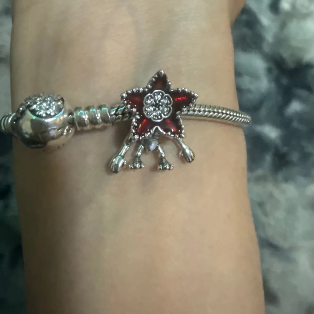 1pcs Pandora x Stranger Things Charm - Picture 13 of 16